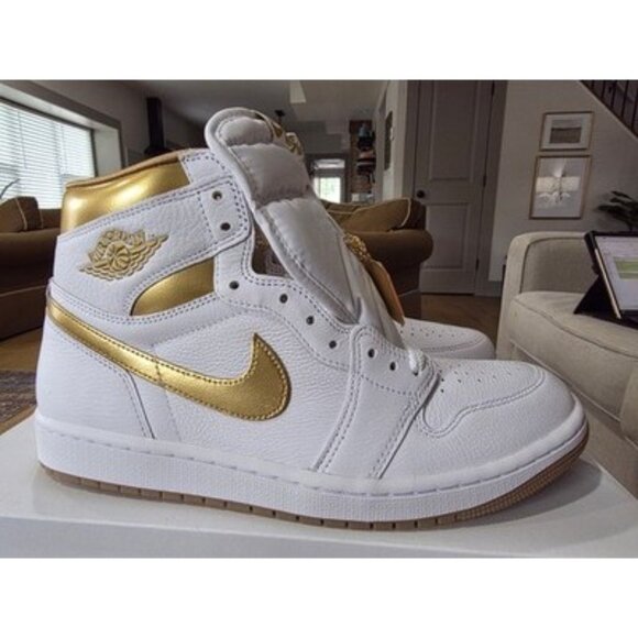Air Jordan 1 Retro High OG - Metallic Gold - Women's Size 11 / Men's Size 9.5 - Picture 1 of 8